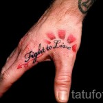 tetováló betűk a karon - fotó a kész tetoválásról - 20122015 № 8