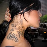 lettres de tatouage sur son cou - une photo du tatouage fini - 20122015 Numéro 1