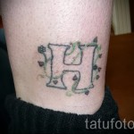 n lettre tatouage - une photo du tatouage fini - 20122015 Numéro 1