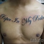 tetováló betűk a mellkason - egy fotó a kész tetoválásról - 20122015 1. szám