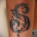 Tattoo -Buchstabe S - Foto des fertigen tattoo - 20122015 1. szám