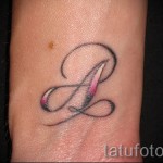 a tetoválás nevének betűje - a kész tetoválás fényképe - 20122015 # 1