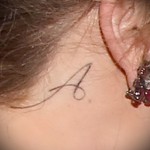 tetováló levél a fül mögött - fotó a kész tetoválásról - 20122015 # 2