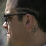 tetováló levél a fül mögött - fotó a kész tetoválásról - 20122015 # 4