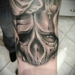 koponyatetoválás a csuklón 2