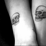 koponyatetoválás a csuklón 5