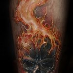koponya tűzön tetoválás