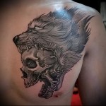 farkas koponya tetoválás