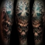 tetoválás koponya kereszttel