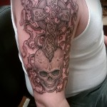 koponya kereszt tetoválás