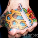 fleurs de tatouage sur la main - l'option d'image a partir du numéro 21122015 1