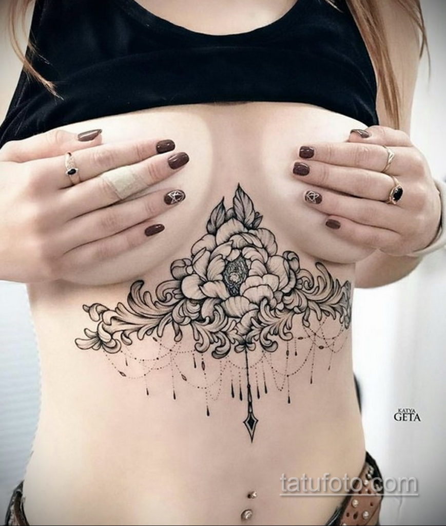 tatuaż pod piersią kobiety 18.11.2019 №077 -tatuaż pod piersią kobiety-