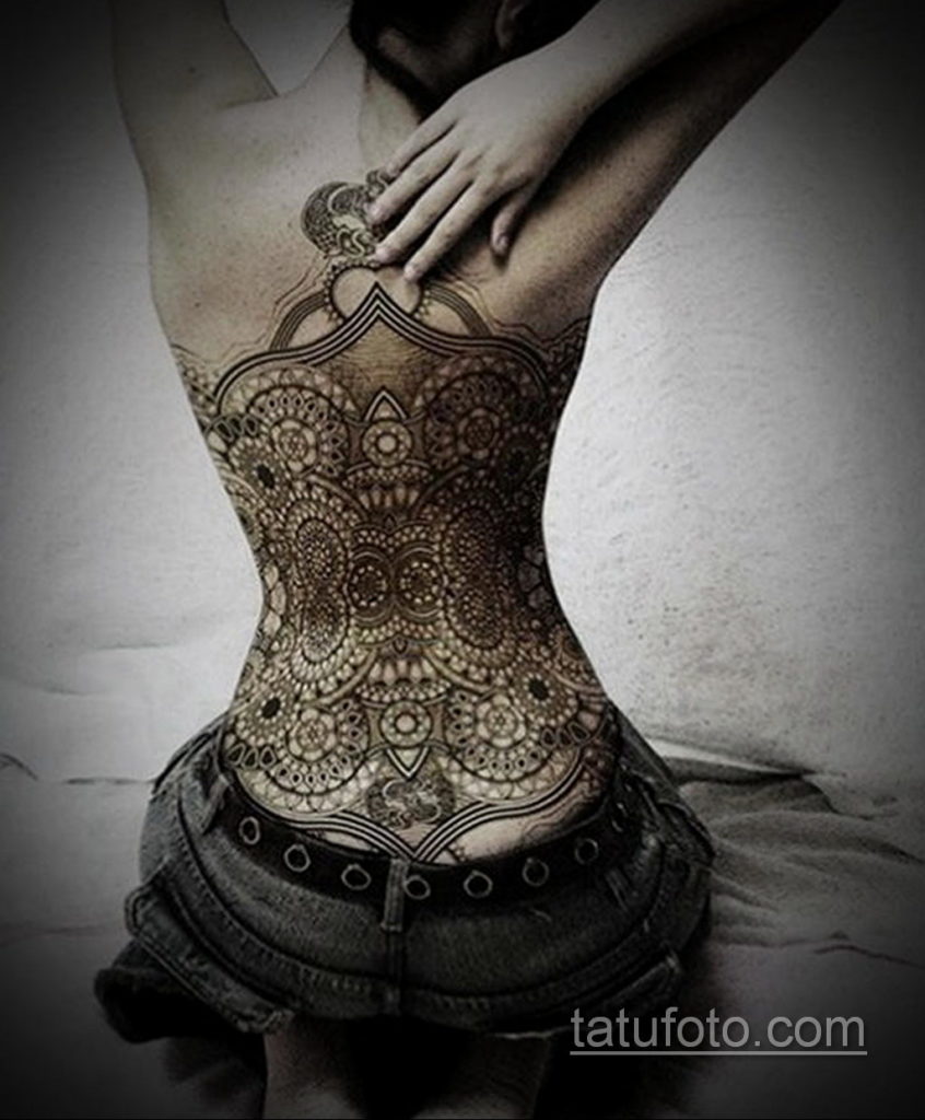 tatuaż na plecach dla kobiet 18.11.2019 №059 -tatuaże z tyłu dla kobiet-