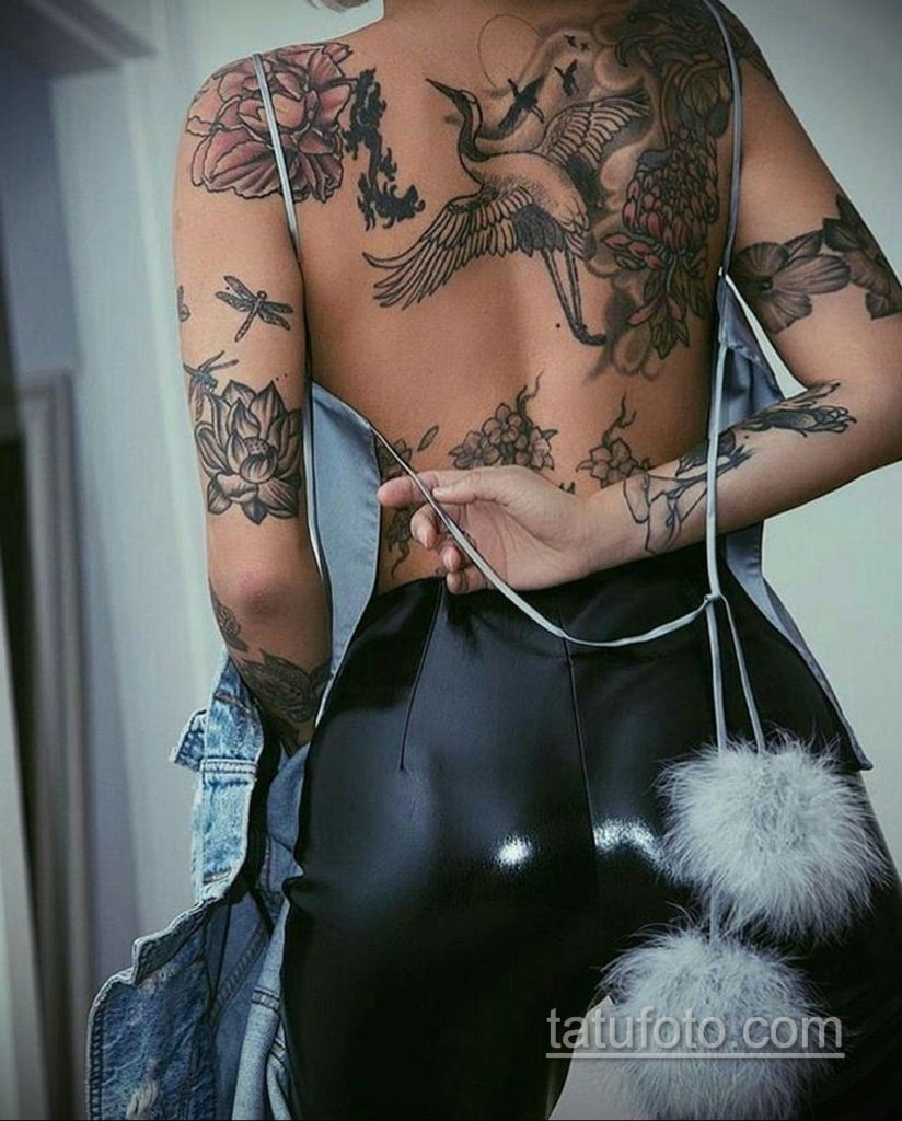 tatuaż na plecach dla kobiet 18.11.2019 №012 -tatuaże z tyłu dla kobiet-