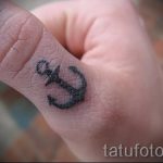 małe tatuaże dla facetów - przykład zdjęcia 4