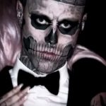 facet cały w tatuażu szkieletu - przykład zdjęcia 1