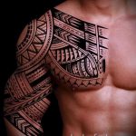 tatuaż dla facetów na ramieniu - przykład zdjęcia 8