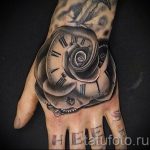 tatuaż dla facetów na ramieniu - przykład zdjęcia 1