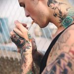 tatuaż dla facetów na szyi - przykład zdjęcia 4