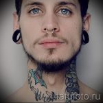 tatuaż dla facetów na szyi - przykład zdjęcia 10
