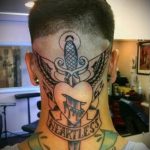 tatuaż dla facetów na szyi - przykład zdjęcia 12