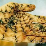 tatuaż na wewnętrznej stronie ramienia dla faceta - przykładowe zdjęcie 1