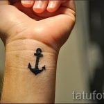 tatuaż na nadgarstku dla facetów - przykład zdjęcia 3