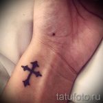 tatuaż na nadgarstku dla facetów - przykład zdjęcia 4