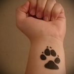 tatuaż na nadgarstku dla facetów - przykład zdjęcia 8