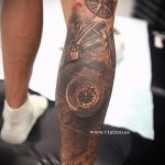 tatuaż na nodze dla facetów - przykład zdjęcia 8