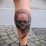 tatuaż na nodze dla facetów - przykład zdjęcia 13