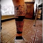 tatuaż na nodze dla facetów - przykład zdjęcia 15