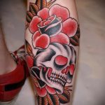 tatuaż na nodze dla facetów - przykład zdjęcia 17