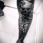 tatuaż na nodze dla facetów - przykładowe zdjęcie 18