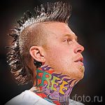 tatuaż na szyi faceta - przykładowe zdjęcie 1