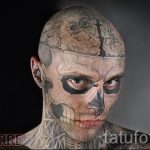 facet z tatuażem czaszki na twarzy - przykładowe zdjęcie 1