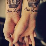 zdjęcie korony tatuaż na nadgarstku dla facetów 2