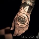 Różany tatuaż na dłoni Mężczyzna 2