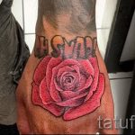 Różany tatuaż na dłoni Mężczyzna 4