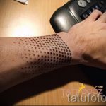 tatouage sur les gars du poignet - przykładowe zdjęcie 1