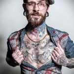 tatuaż na szyi faceta 1