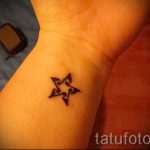 tatuaż na nadgarstku chłopaki - przykład zdjęcia 1