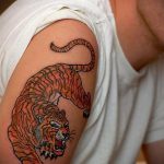Tatuaż tygrysa na ramieniu Mężczyzna 1