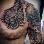 Tätowierung auf der Schulter der Männer Lederrüstung Foto - Beispiel des fertigen Tätowierung auf 16052016 2