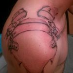 tetoválás a vállán férfi bőr páncél fotó - példa egy kész tetoválásra 16052016 10