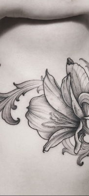 fotó tetoválásról, flur-de-lis-vel 2019.12.14. №130 -heraldic liliom-