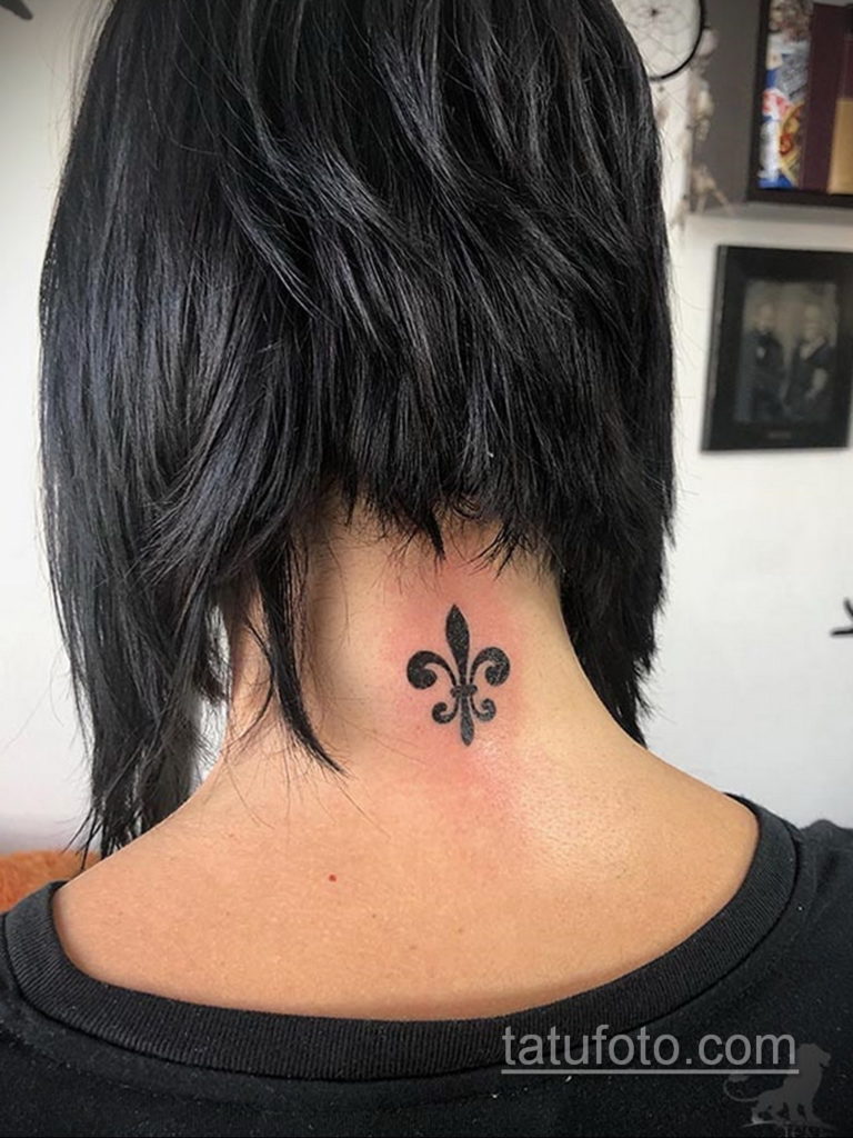 fotó tetoválásról, flur-de-lis-vel 2019.12.14 №121 -heraldic liliom-