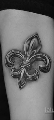 fotó tetoválásról, flur-de-lis-vel 2019.12.14. №114 -heraldikai liliom-