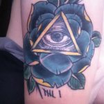 szem tetoválás háromszögben rózsákkal - fotó a kész tetoválásról 13052016 -ból 1