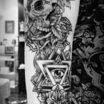 szem tetoválás háromszögben rózsákkal - fotó a kész tetoválásról 13052016 -ból 2